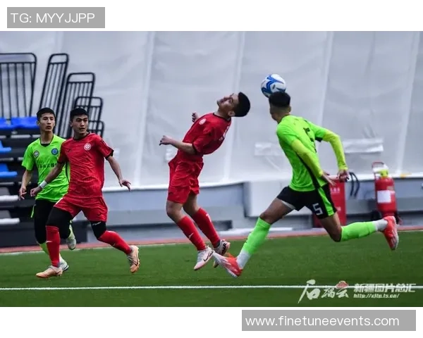 足球明星激战精彩瞬间集锦尽享绿茵场上的巅峰对决与荣耀时刻