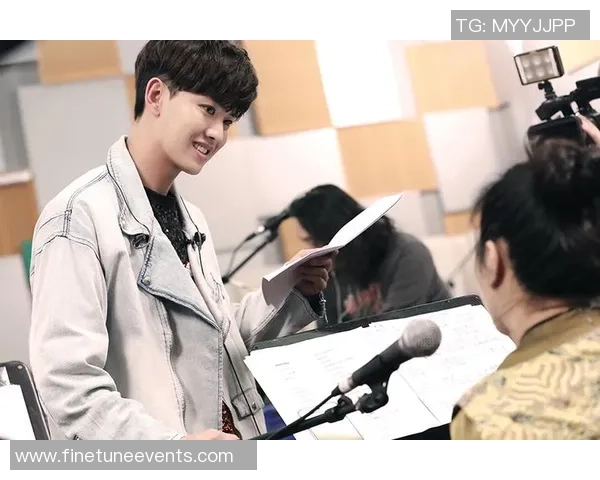 足球明星跨界挑战超级碗展现运动魅力与激情的完美结合